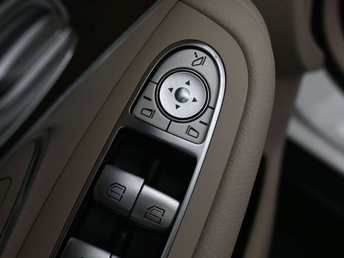 Used 2021 Mercedes-Benz GLC 300 4MATIC image 12