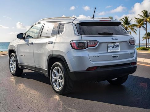 Used 2024 Jeep Compass Latitude AWD/4WD image 7