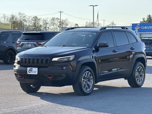Used 2021 Jeep Cherokee Trailhawk w/ Technology Group image 27