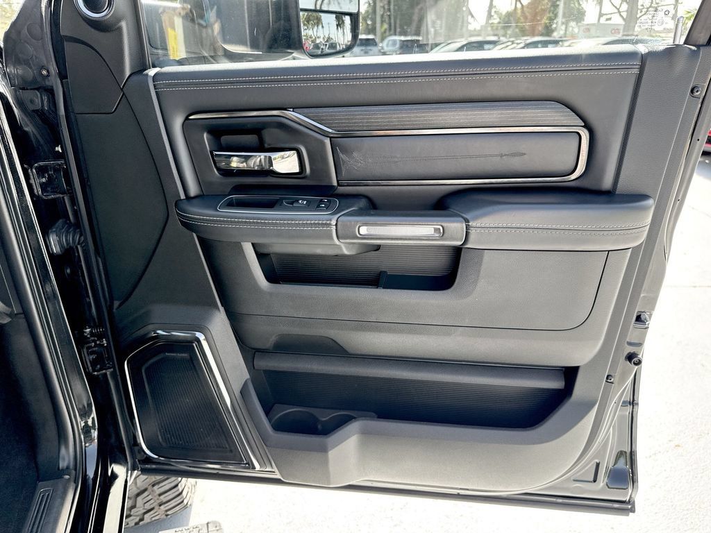 Used 2022 RAM 2500 Limited AWD/4WD image 40