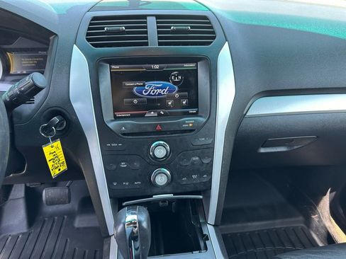 Used 2015 Ford Explorer XLT w/ Equipment Group 202B FWD image 27