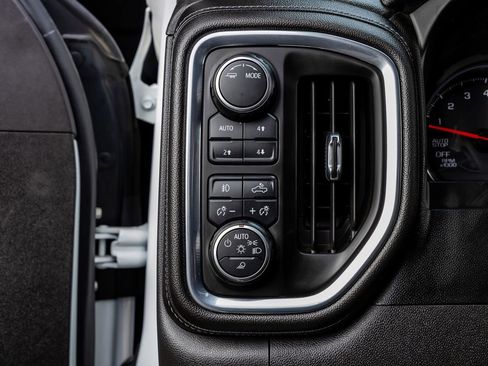 Used 2020 Chevrolet Silverado 1500 LT Trail Boss image 22