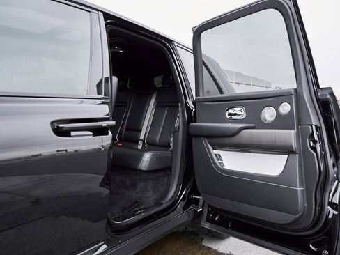 Used 2019 Rolls-Royce Cullinan image 28