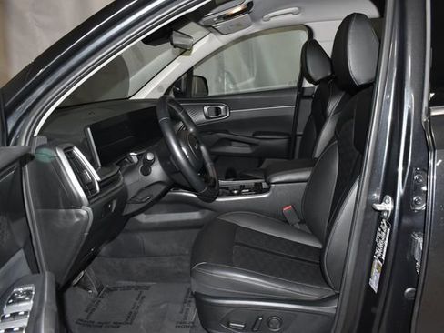 Used 2024 Kia Sorento S image 12