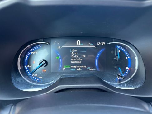 Used 2025 Toyota RAV4 LE image 39