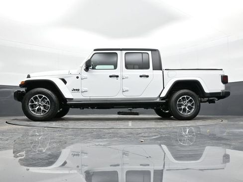 Used 2024 Jeep Gladiator Sport AWD/4WD image 44