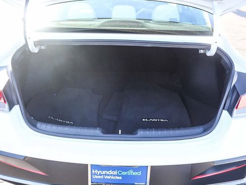Certified 2025 Hyundai Elantra Limited image 37