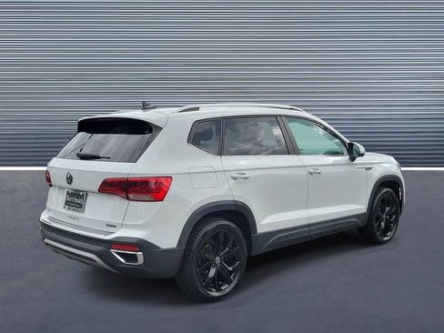 Used 2023 Volkswagen Taos SE w/ Panoramic Sunroof Package AWD/4WD image 3