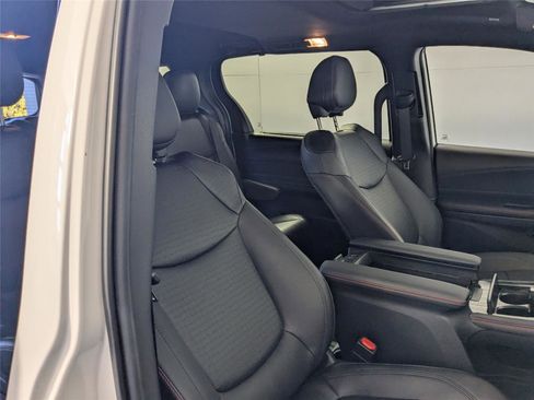 Used 2025 Toyota Sienna XSE image 28