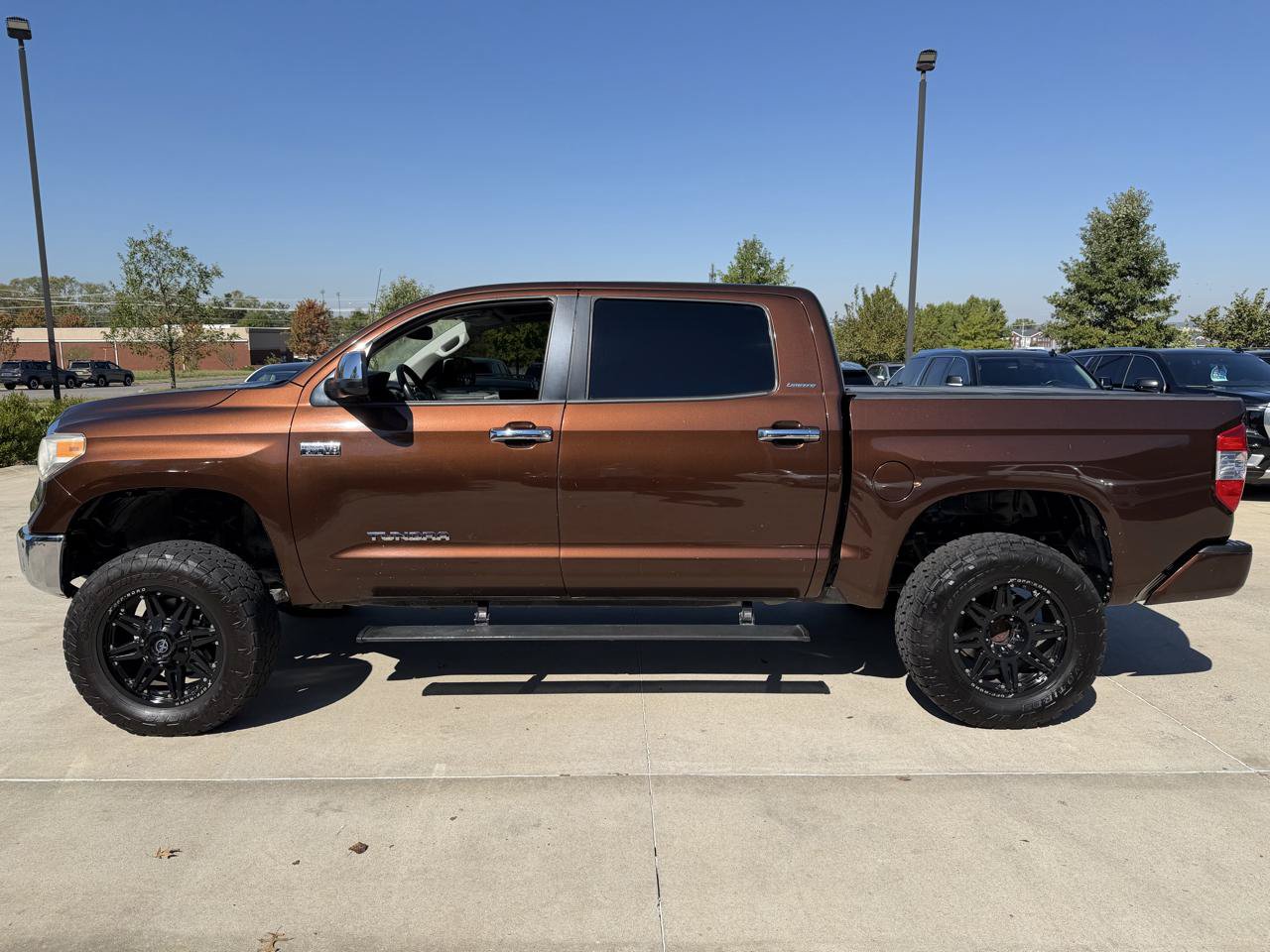 Used 2017 Toyota Tundra Limited w/ Limited Premium Package RWD image 4
