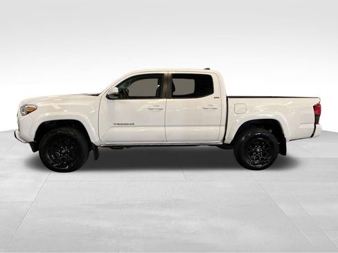 Used 2021 Toyota Tacoma SR5 w/ Technology Package image 2