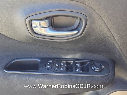 Used 2015 Jeep Renegade Sport w/ Power & Air Group FWD image 30