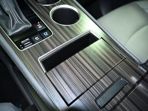 Used 2024 Toyota Sienna Limited image 28