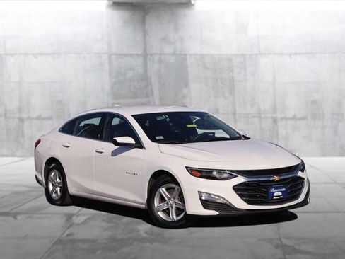 Used 2024 Chevrolet Malibu LT image 2