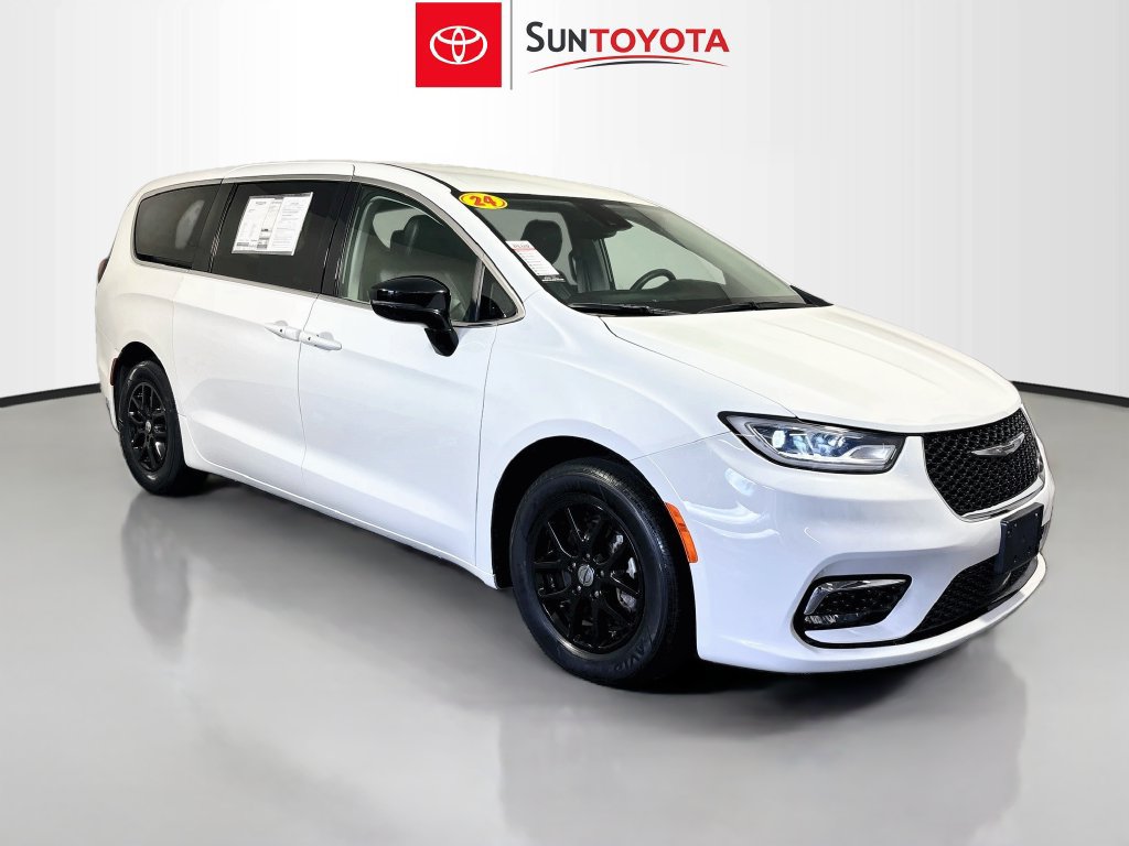 Used 2024 Chrysler Pacifica Touring-L FWD image 1