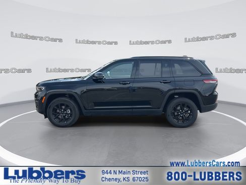 Used 2025 Jeep Grand Cherokee Altitude image 5