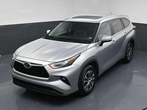 Used 2023 Toyota Highlander XLE image 17