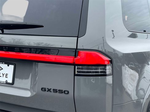 Used 2024 Lexus GX 550 w/ Accessory Package (2T) image 9