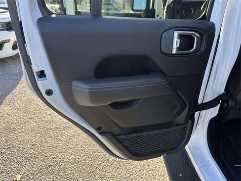 Certified 2022 Jeep Gladiator Overland image 17