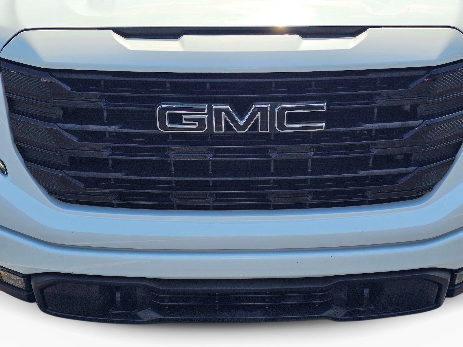 Used 2022 GMC Sierra 1500 Elevation RWD image 3