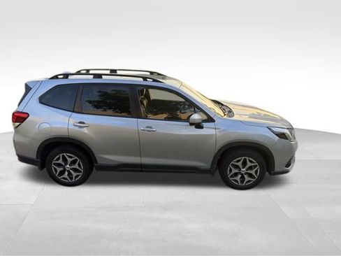 Used 2023 Subaru Forester Premium AWD/4WD image 2