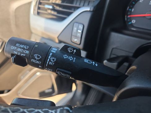 Used 2020 Chevrolet Suburban LT image 27