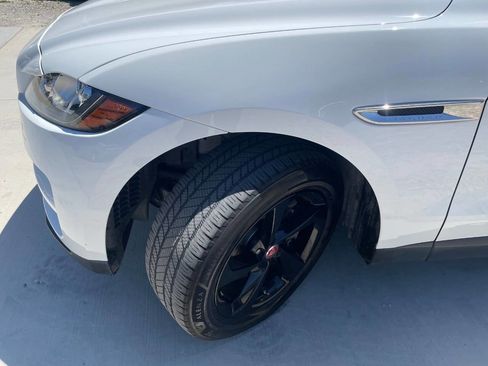 Used 2018 Jaguar F-PACE Premium image 11