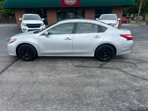 Used 2016 Nissan Altima 2.5 S w/ Power Driver Seat Package FWD image 2