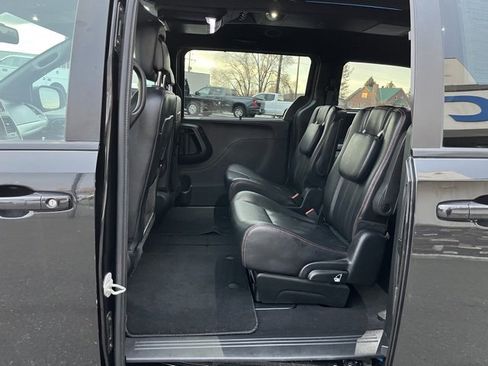 Used 2019 Dodge Grand Caravan GT image 28