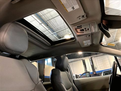 Used 2024 Toyota Sienna XLE image 23