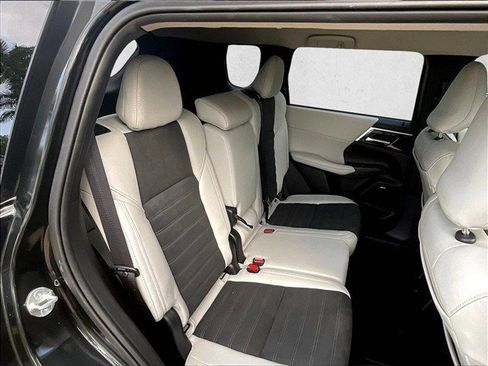 Used 2025 Mitsubishi Outlander SE FWD image 22