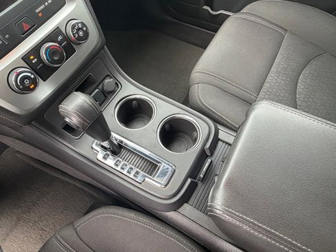 Used 2015 GMC Acadia SLE image 18