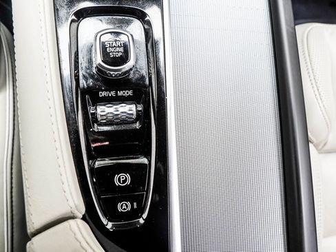 Used 2021 Volvo XC90 T6 R-Design w/ Advanced Package image 20