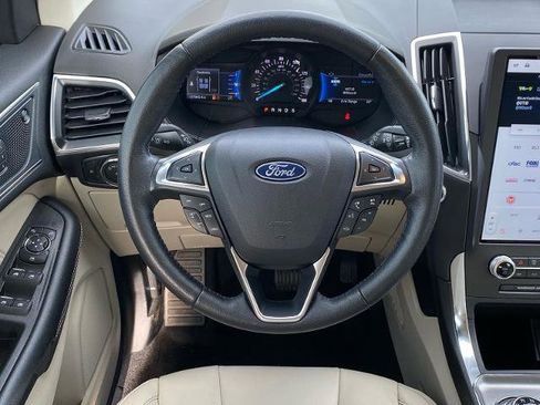 Certified 2022 Ford Edge Titanium image 7