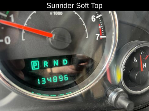 Used 2013 Jeep Wrangler Unlimited Sahara w/ Connectivity Group AWD/4WD image 5