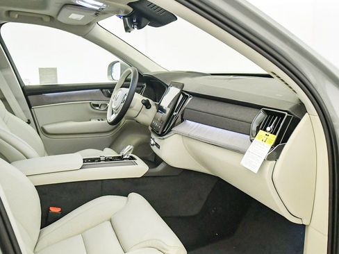 New 2026 Volvo XC90 T8 Ultra w/ Protection Package Premier AWD/4WD image 17