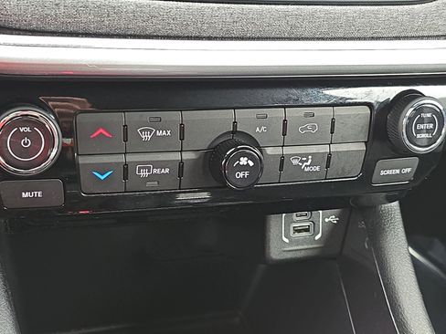 Used 2023 Jeep Compass Latitude image 22