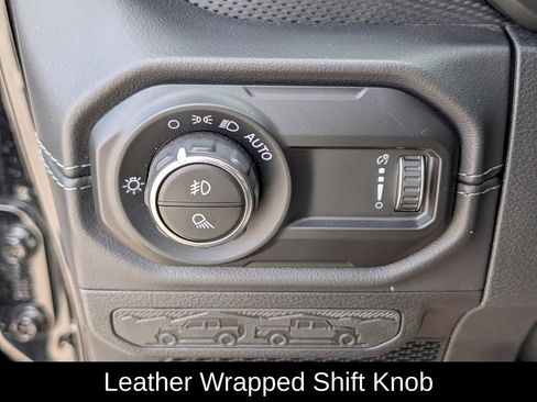 Used 2025 Jeep Gladiator Rubicon AWD/4WD image 23