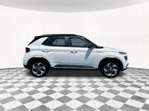 Used 2025 Hyundai Venue Limited image 11