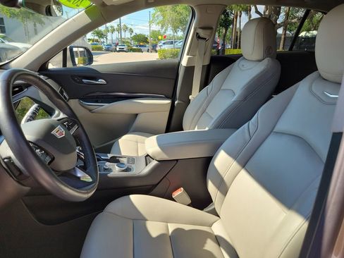 Used 2023 Cadillac XT4 Luxury w/ Cold Weather Package FWD image 25