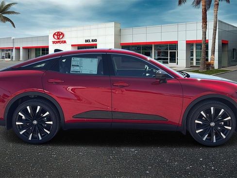 New 2026 Toyota Crown Platinum image 2