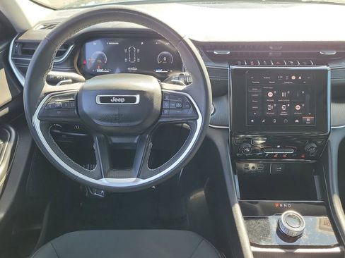 Used 2024 Jeep Grand Cherokee L Laredo image 11