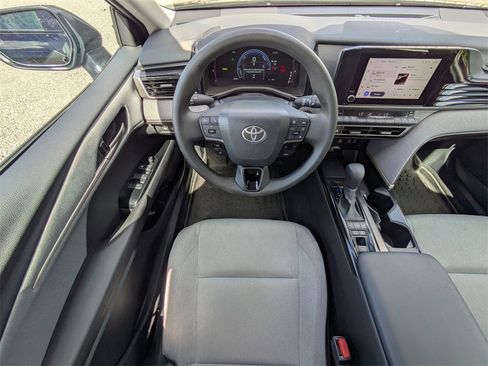 Used 2025 Toyota Camry LE image 14