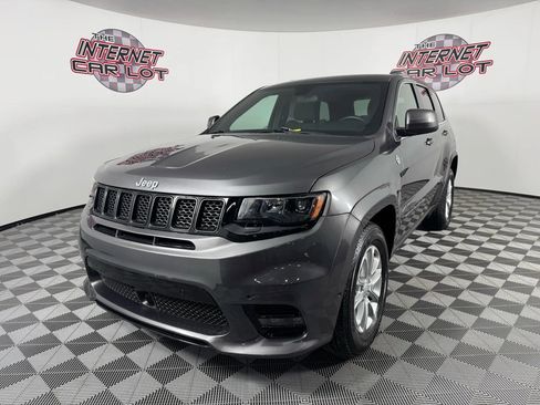 Used 2021 Jeep Grand Cherokee Laredo image 3