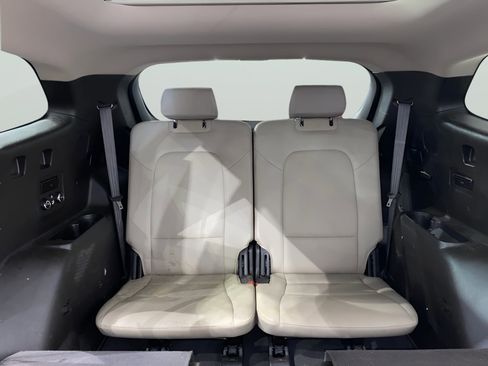 Used 2017 Hyundai Santa Fe Limited FWD image 13