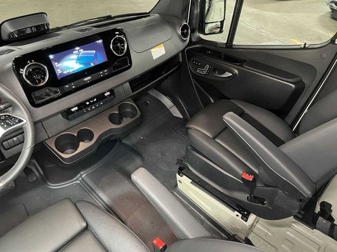 Used 2026 Mercedes-Benz Sprinter 2500 image 39