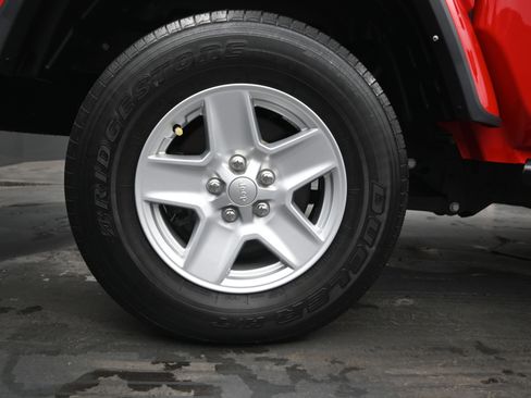 Used 2022 Jeep Gladiator Sport image 9