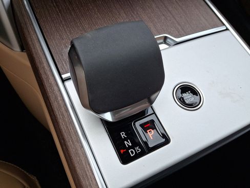 New 2025 Land Rover Range Rover SE image 13