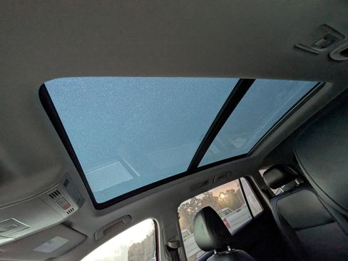 Used 2018 Volkswagen Tiguan SE image 22