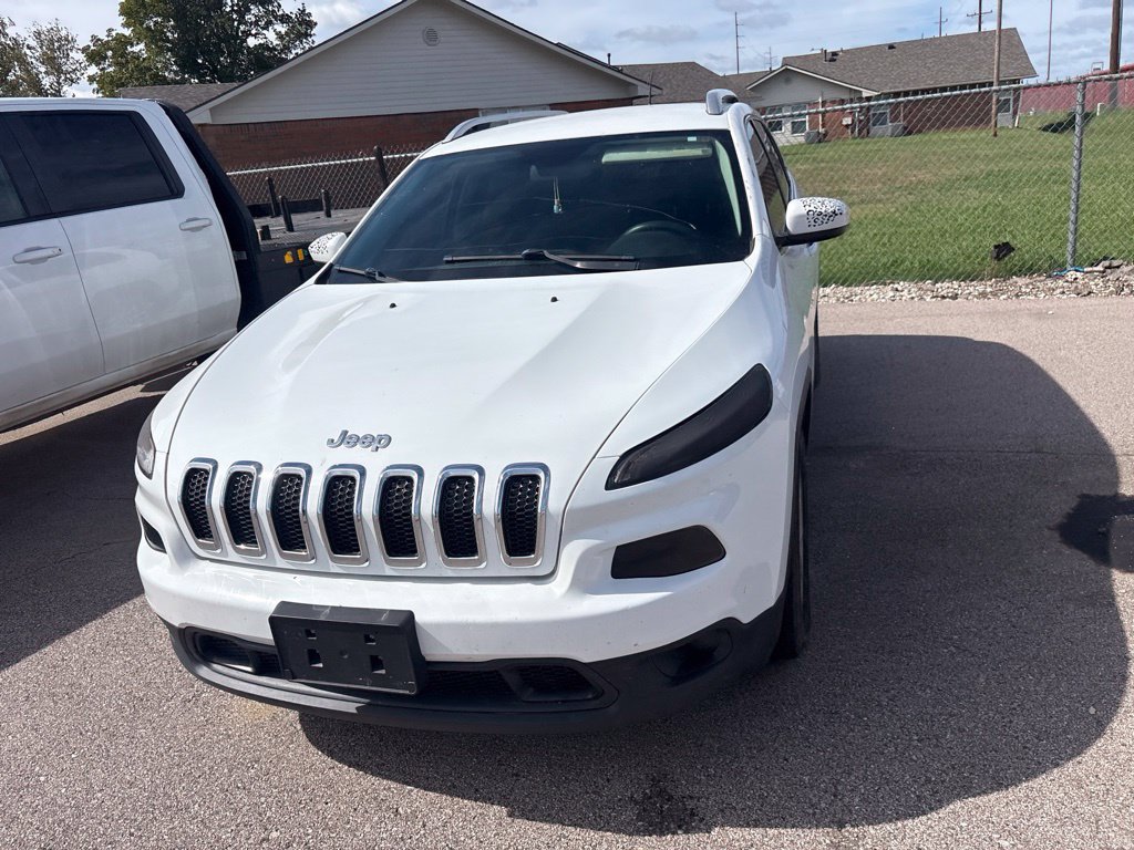 Used 2018 Jeep Cherokee Latitude FWD image 4